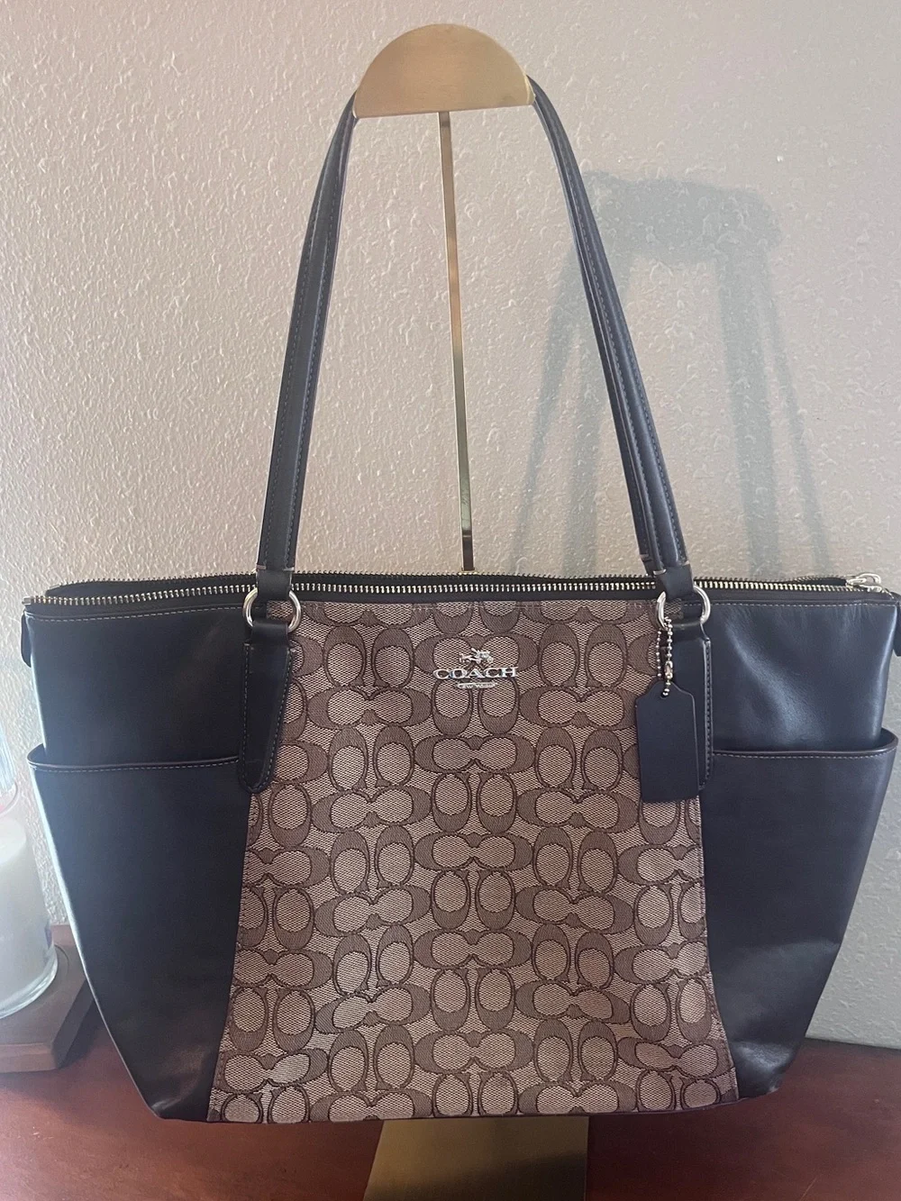 Authentic Coach Ava Tote. Signature Jacquard/dark brown leather. Gold hardware